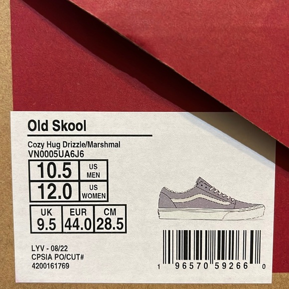 Vans WMNS Old Skool
Cozy Hug Drizzle/Marshmal
VN0005UA6J6
Sneakers - Picture 14 of 16